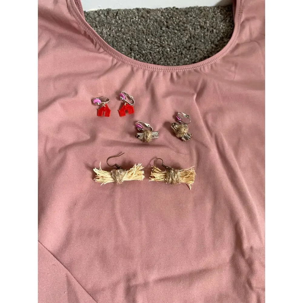 3 Little Pigs and the Big Bad Wolf Family Costumes - Picture 8 of 13